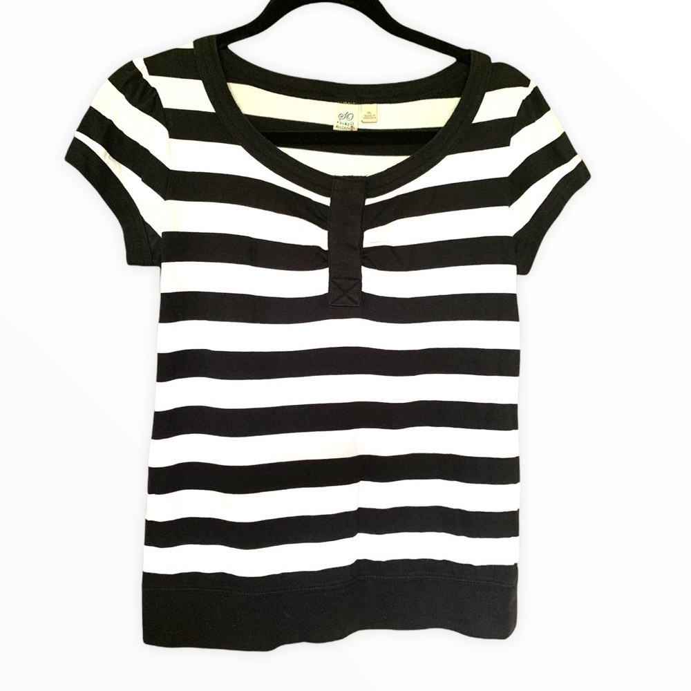 Juniors SO Black and White Top Size XL